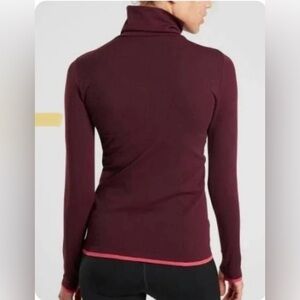Athleta Turtleneck top flurry downslope long sleeve stretchy burgundy warm layer
